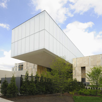 View of the Barnes Foundation from 21st Street.